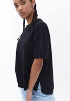 Basic Tişört ve Denim Pantolon Kombini