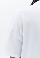 Basic Tişört ve Mom-Fit Pantolon Kombini