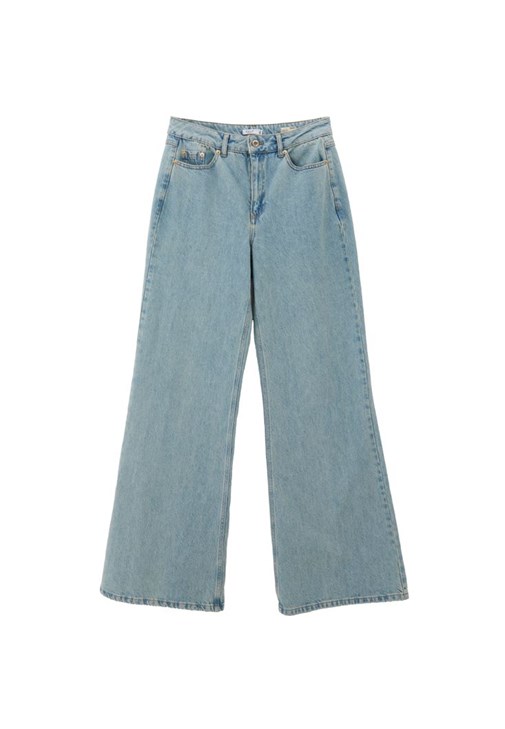 Denim Pantolon ve Oversize Gömlek Kombini