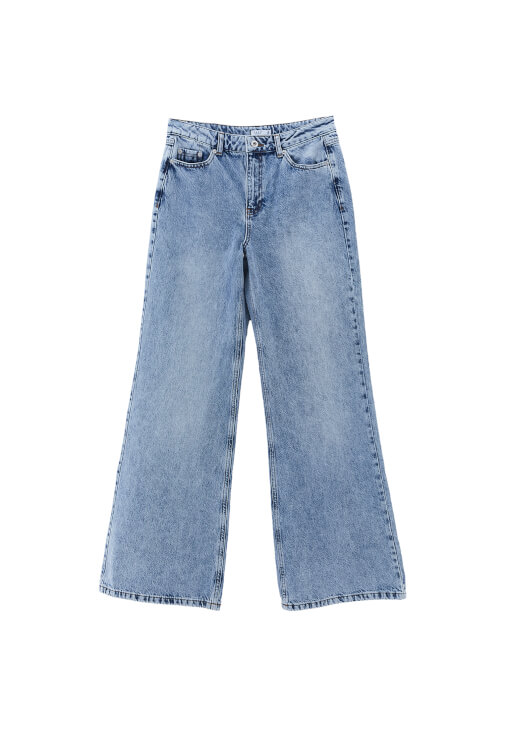 Wide-Leg Pantolon ve Pamuklu Tişört Kombini