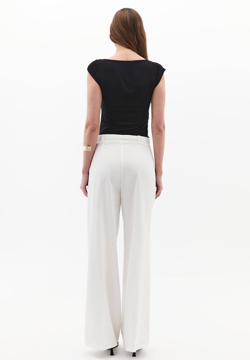Wide-Leg Pantolon ve Tek Omuzlu Bluz Kombini