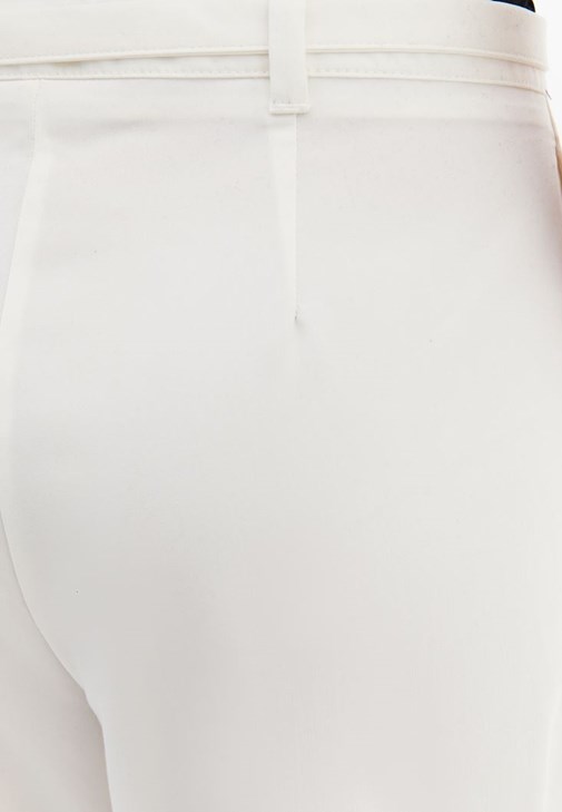 Wide-Leg Pantolon ve Tek Omuzlu Bluz Kombini