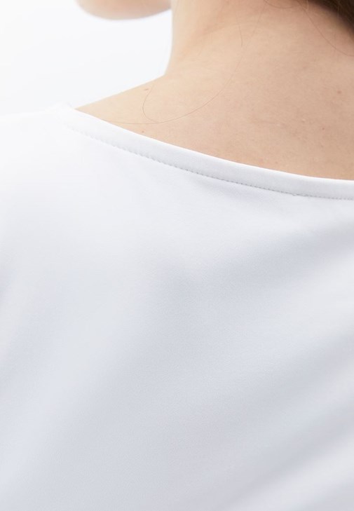 Büzgülü Tişört ve Barrel-Fit Pantolon Kombini
