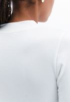 Korse Detaylı Tişört ve Wide-Leg Pantolon Kombini