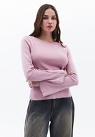Bot Yaka Tişört ve Barrel-Fit Pantolon Kombini