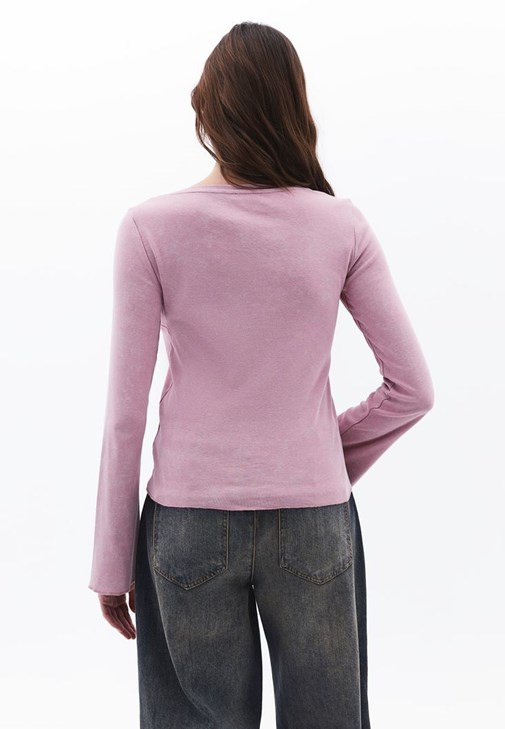 Bot Yaka Tişört ve Barrel-Fit Pantolon Kombini