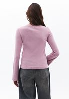 Bot Yaka Tişört ve Barrel-Fit Pantolon Kombini