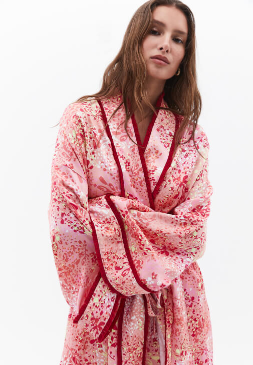 Bağlamalı Kimono ve Saten Pantolon Kombini