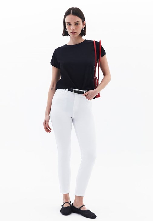Tencel Pantolon ve Sıfır Yaka Tişört Kombini