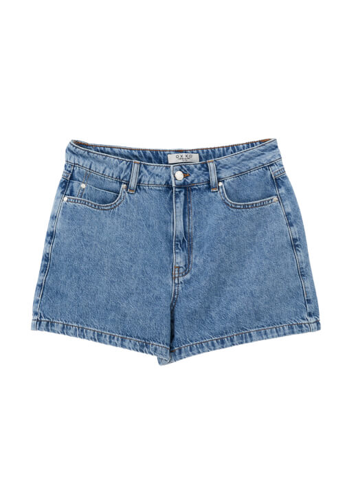Denim Şort ve Dantel Bluz Kombini