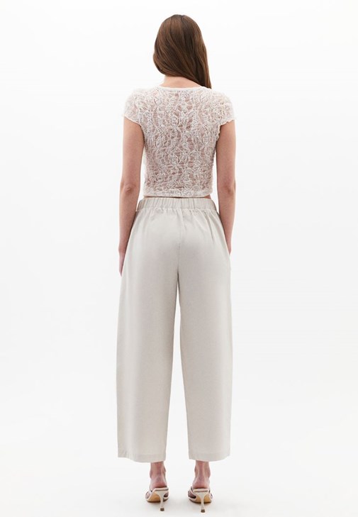 Baggy-Fit Pantolon ve Dantelli Top Kombini