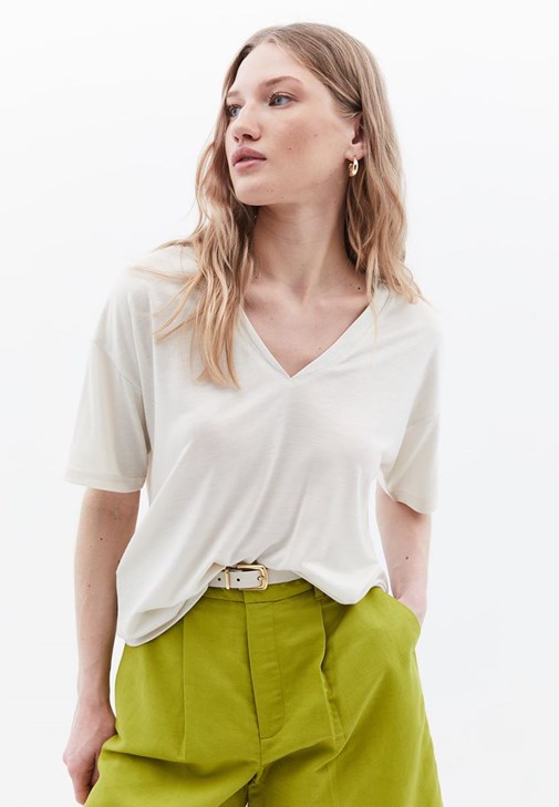 Oversize Tişört ve Tencel Şort Kombini