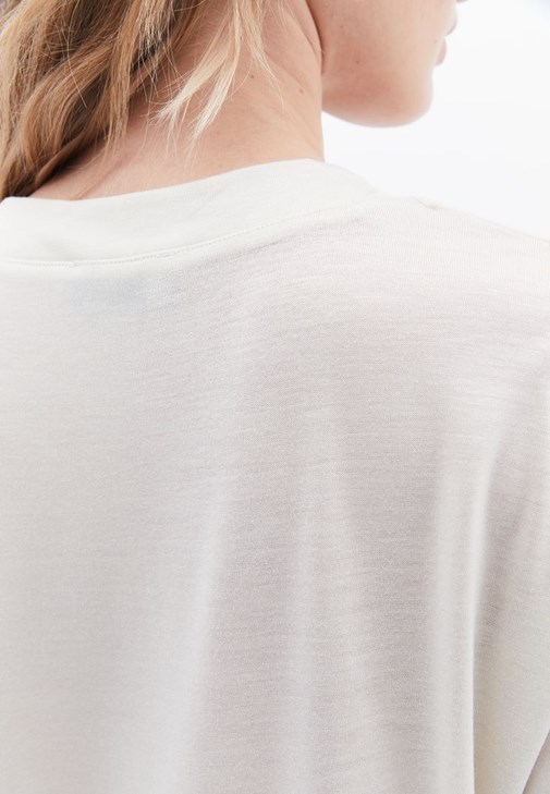 Oversize Tişört ve Tencel Şort Kombini