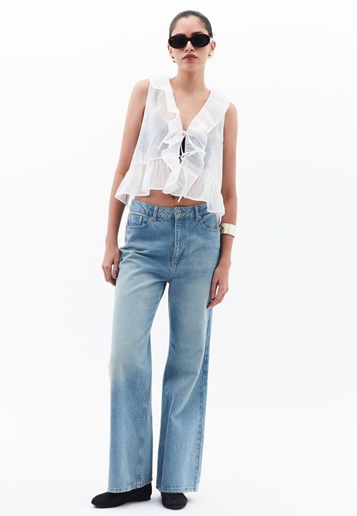 Fırfırlı Bluz ve Wide-Leg Pantolon Kombini
