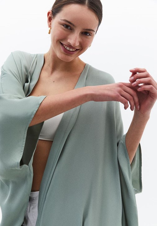 Kol Detaylı Kimono ve Şort Kombini