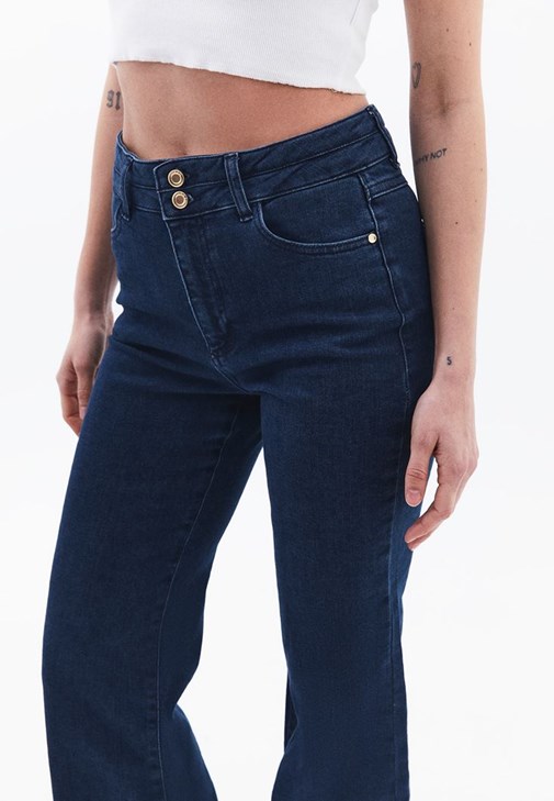 Yüksek Bel Flare Pantolon ve Crop Atlet Kombini