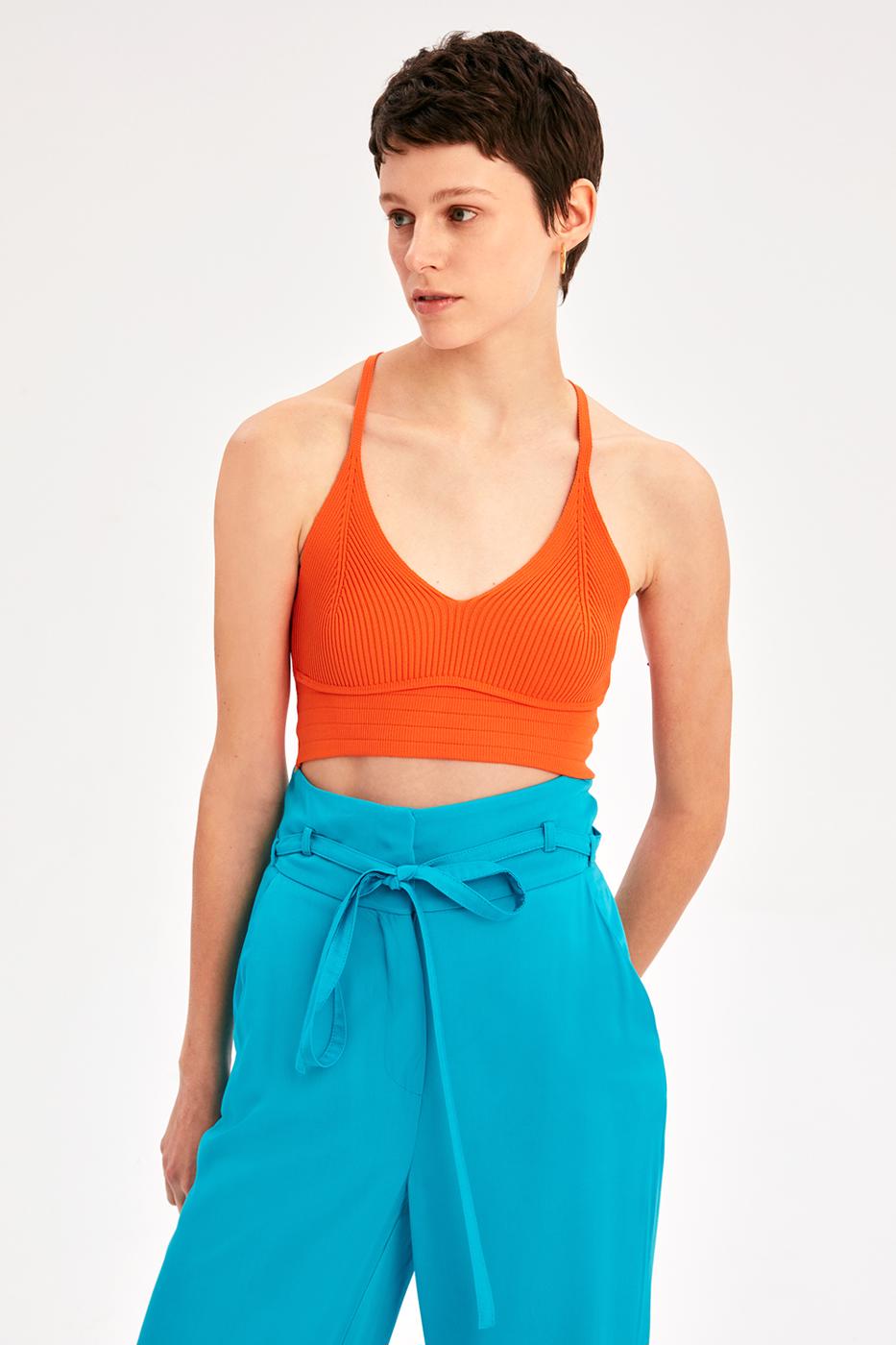 Bayan TURUNCU İllas Turuncu Renk Slim Fit V-Yaka Askılı Triko Bluz